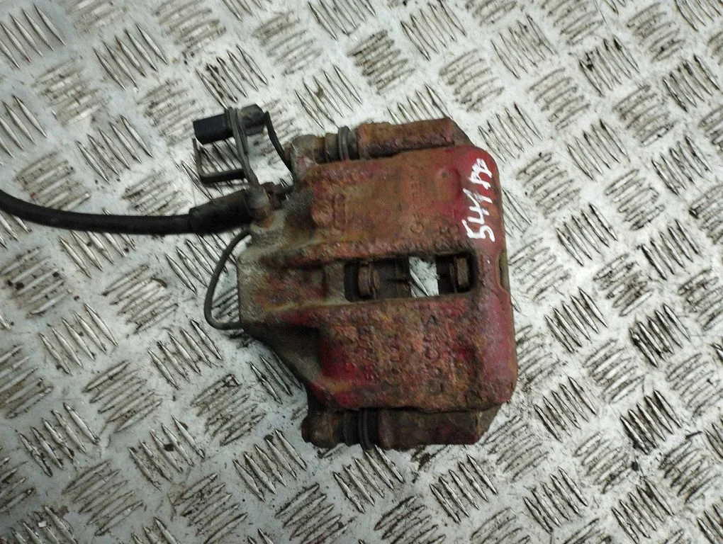 Front brake caliper – right