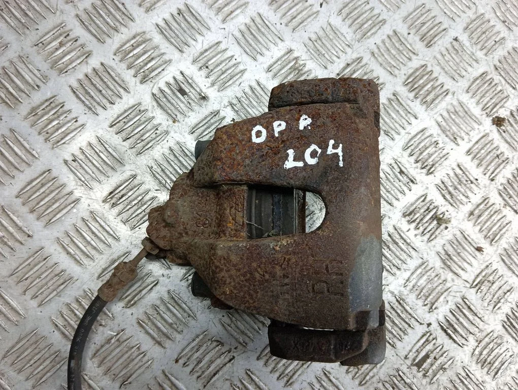 Front brake caliper – right