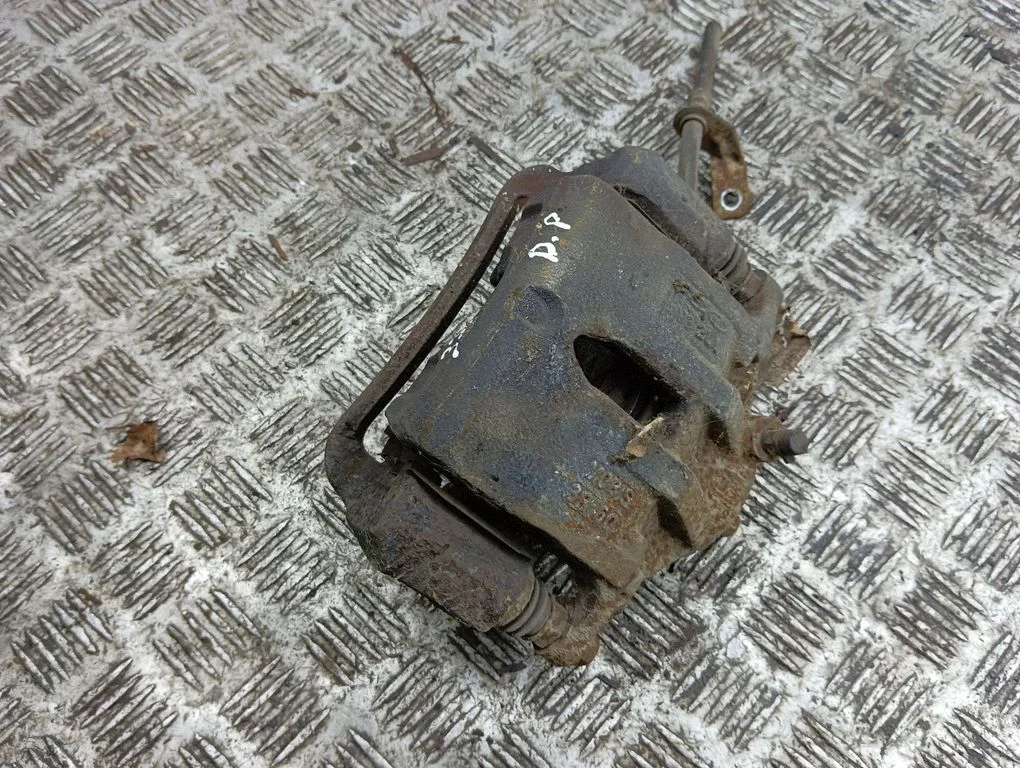 Front brake caliper – right