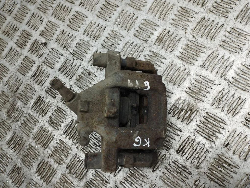 Front brake caliper – left