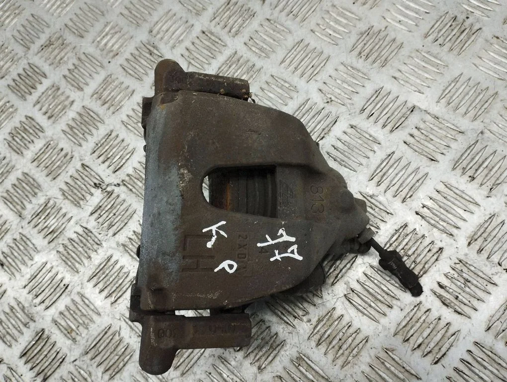 Front brake caliper – left