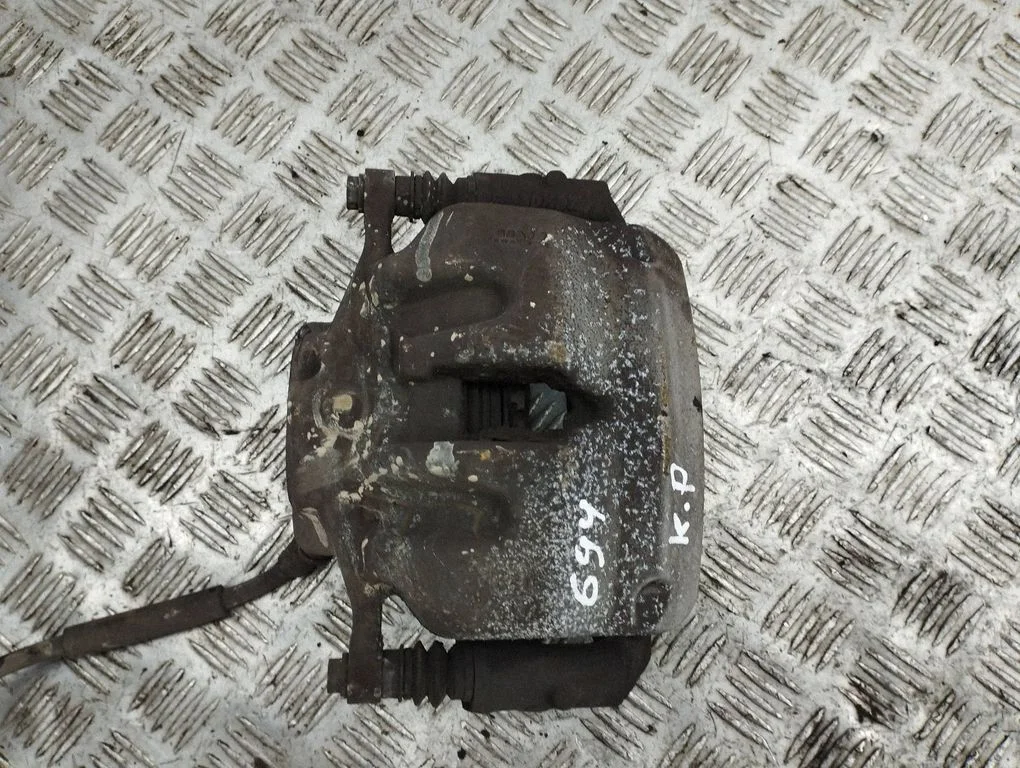 Front brake caliper – left