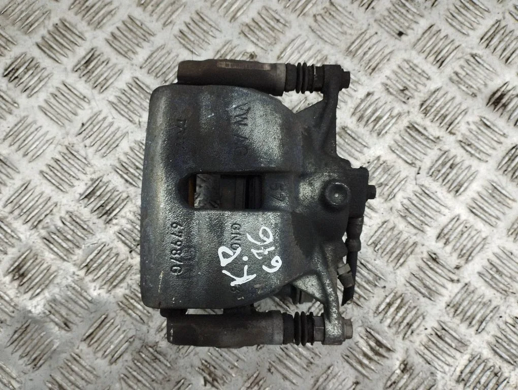 Front brake caliper – left