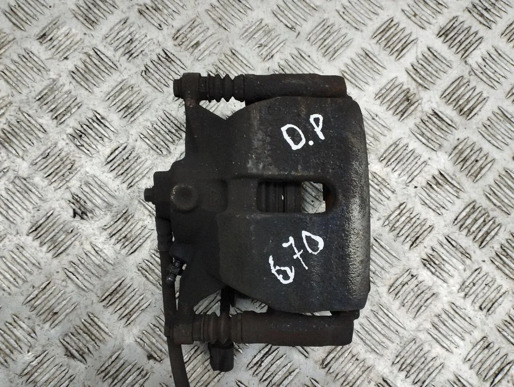 Front brake caliper – right