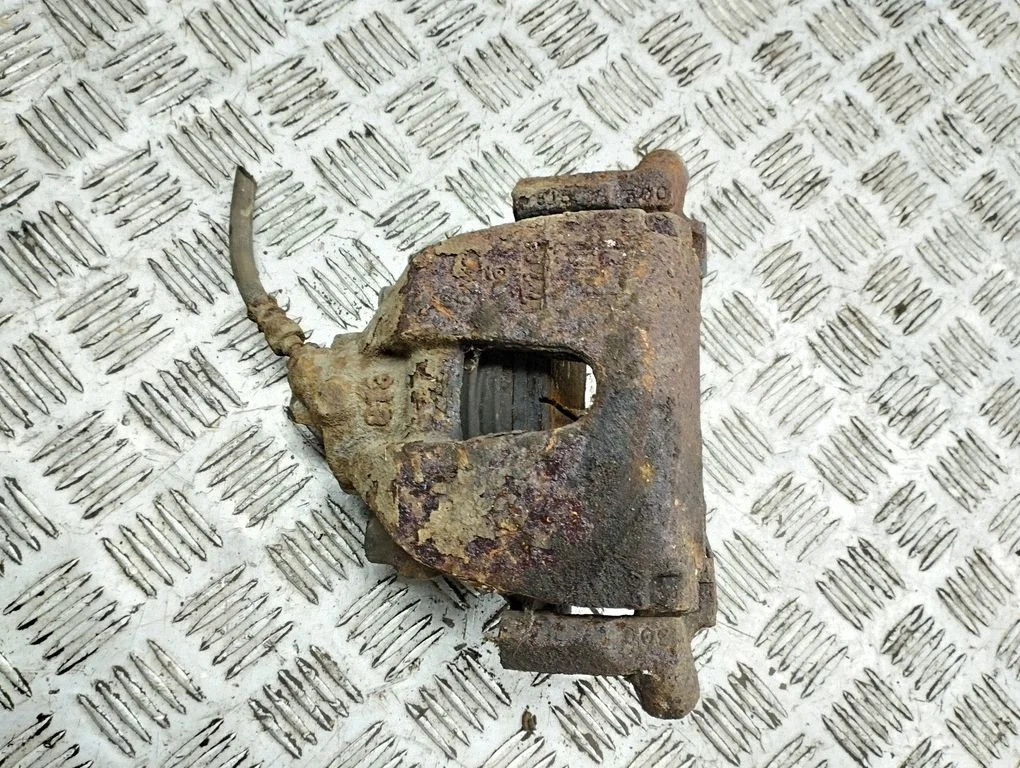 Front brake caliper – front left