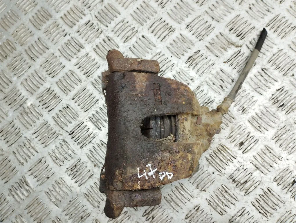 Front brake caliper – front right