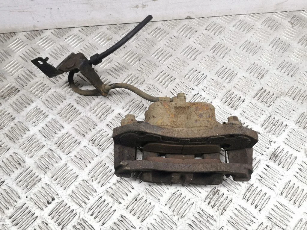Front brake caliper – left