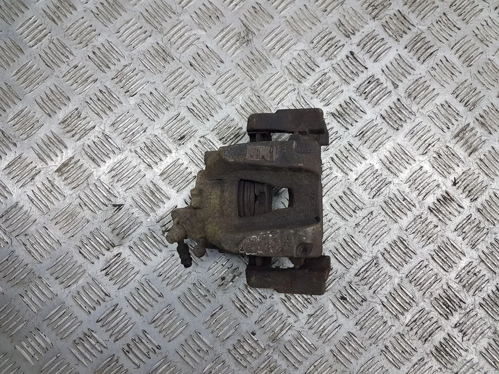 Front brake caliper – right