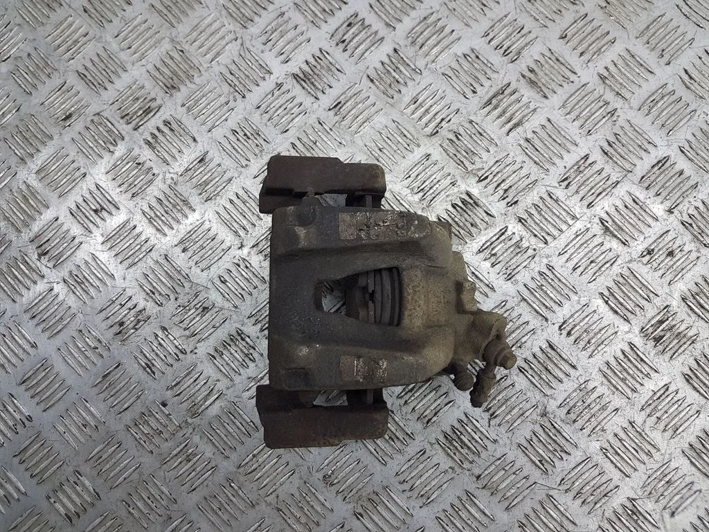 Front brake caliper – left
