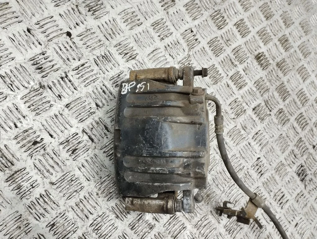 Front brake caliper – front right