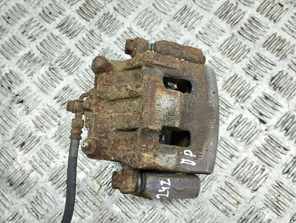 Front brake caliper – front right