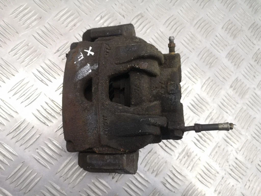 Front brake caliper – left