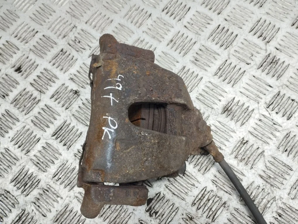 Front brake caliper – front left