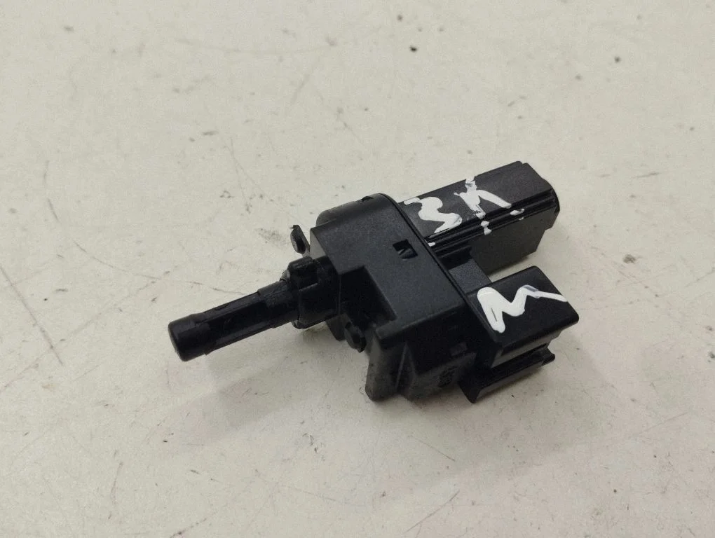 Brake pedal sensor switch – Ford Kuga I (2008-2012)