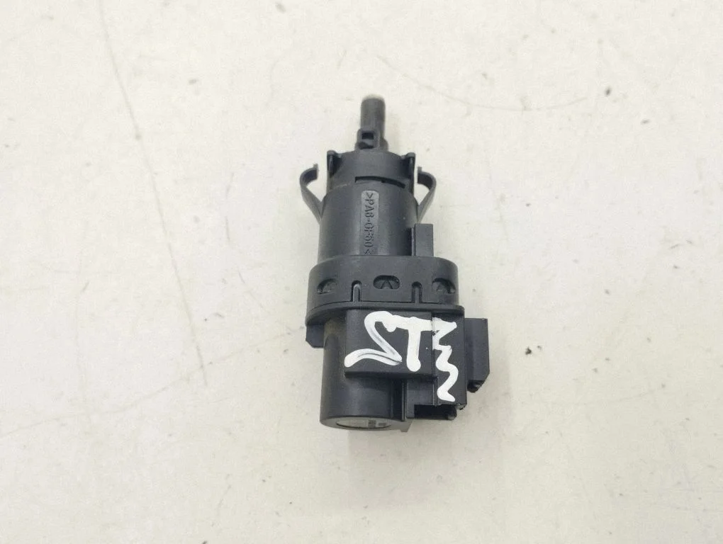 Brake pedal sensor switch – Ford Kuga I (2008-2012)