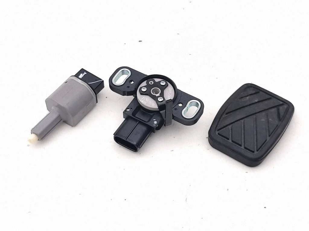 Brake pedal sensor switch 9148074s00