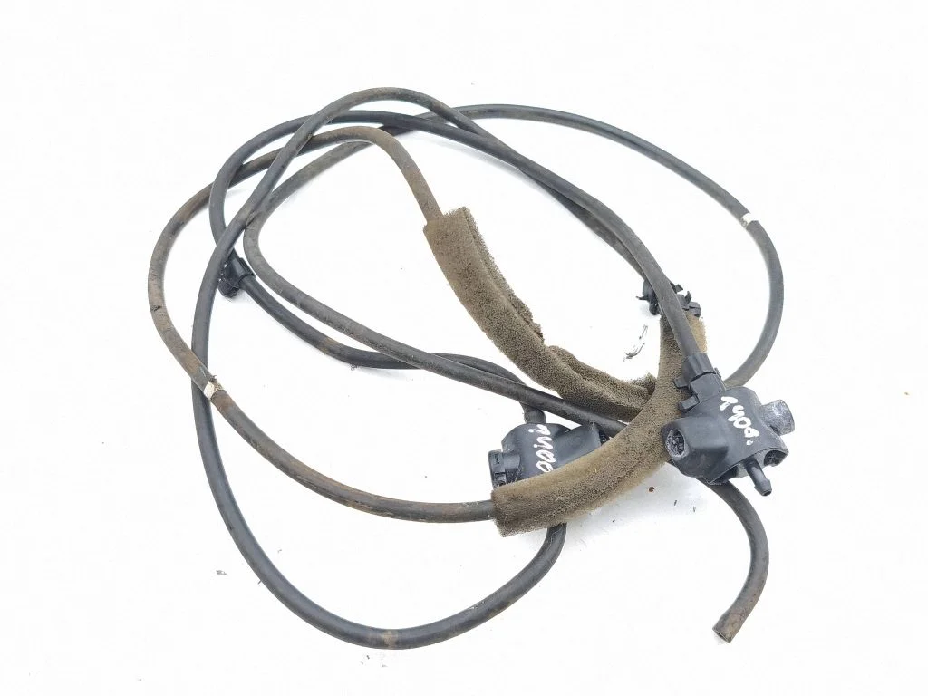 Windshield washer spray nozzle