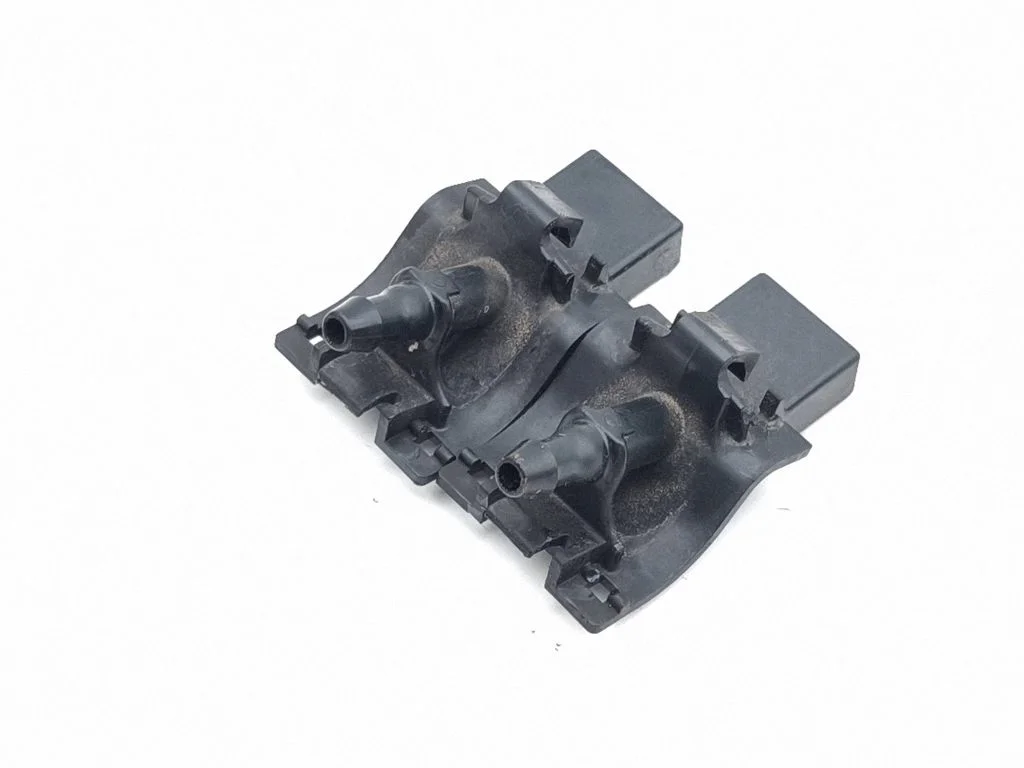 Windshield washer spray nozzle