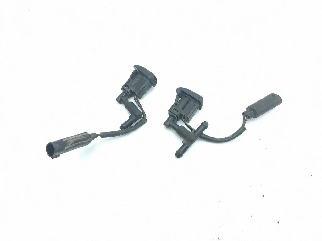 Windshield washer spray nozzle – BMW X5 E53 (1999-2006)