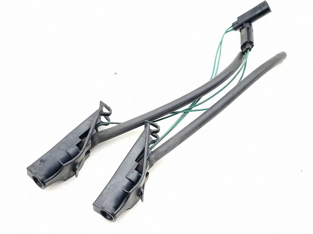 Windshield washer spray nozzle 8365385