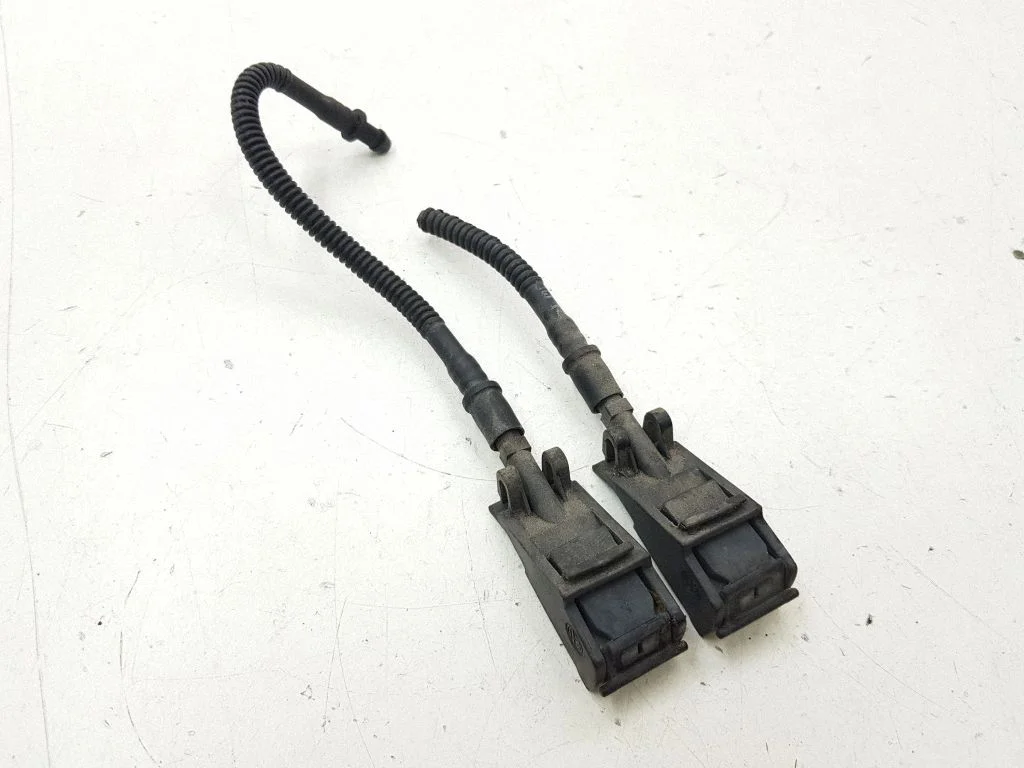 Priekšējā stikla logu šķidruma sprausla(-s) 8E0955985