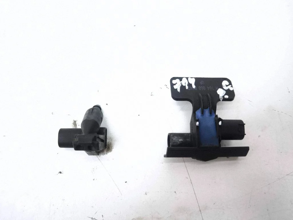 Windshield washer spray nozzle A1648600347