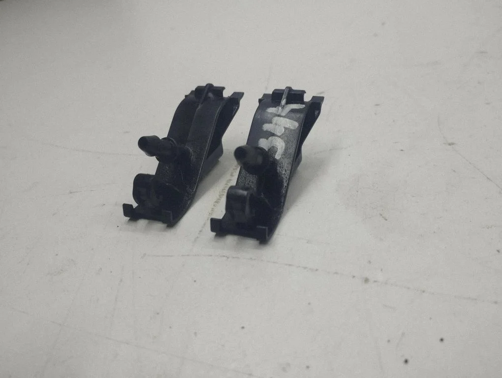 Windshield washer spray nozzle