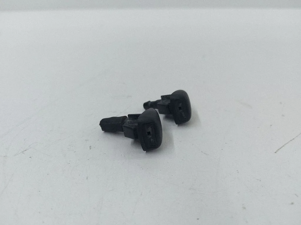 Windshield washer spray nozzle