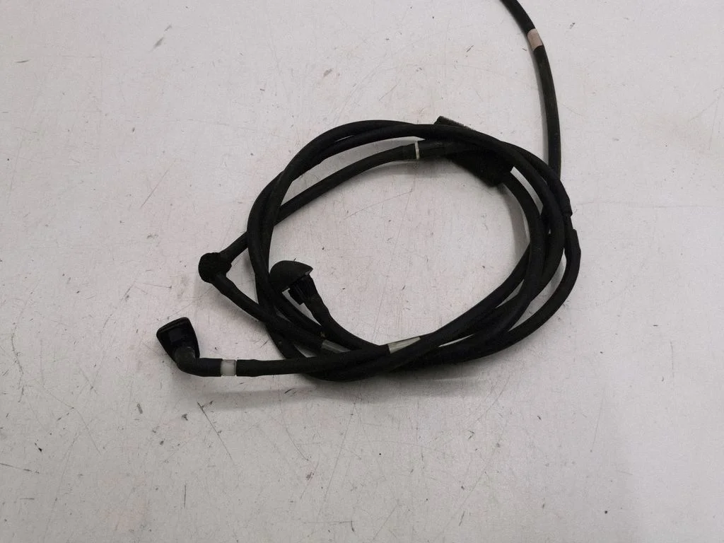 Esiklaasi pesuvedeliku pihusti(d) – Mazda CX-5 (2012-2017)