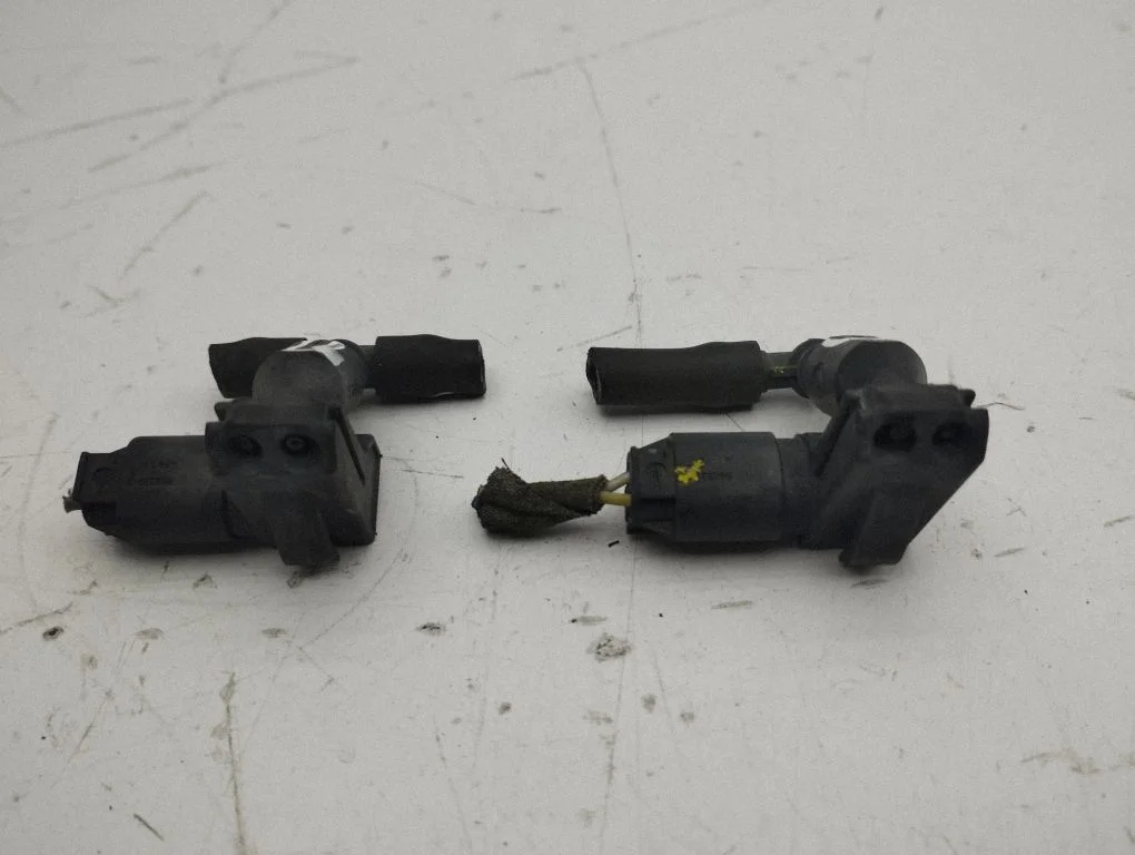 Windshield washer spray nozzle A164860