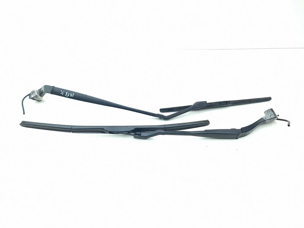Windshield/front glass wiper blade