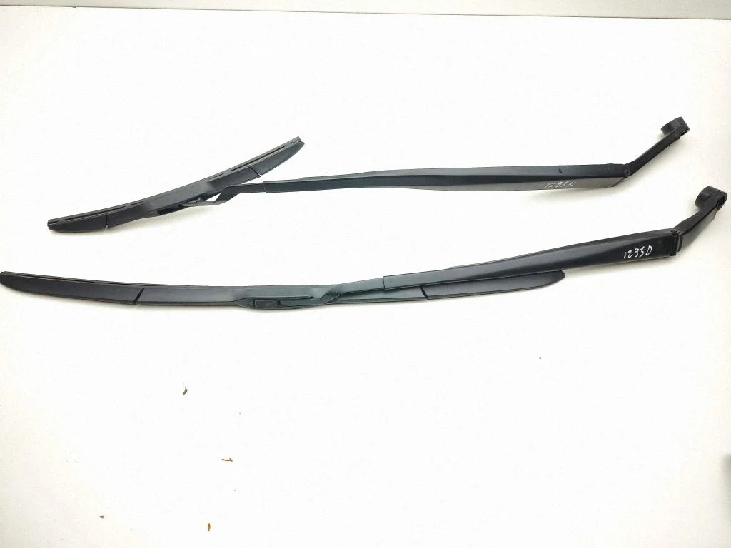 Windshield/front glass wiper blade