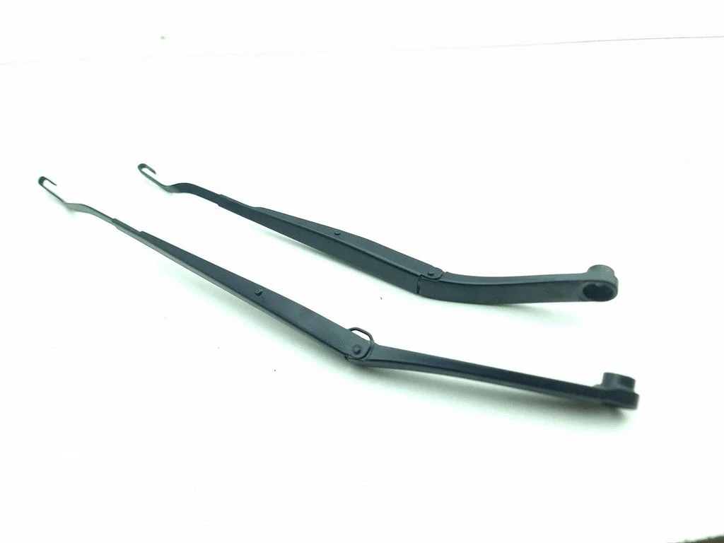 Windshield/front glass wiper blade