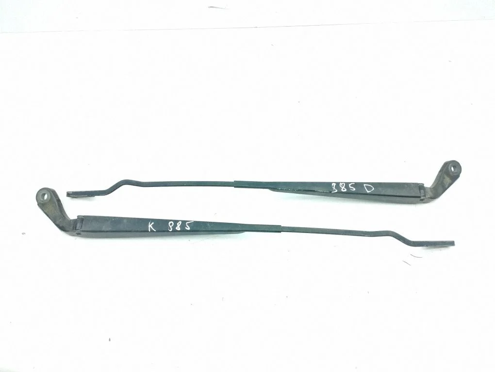 Windshield/front glass wiper blade 04717365B