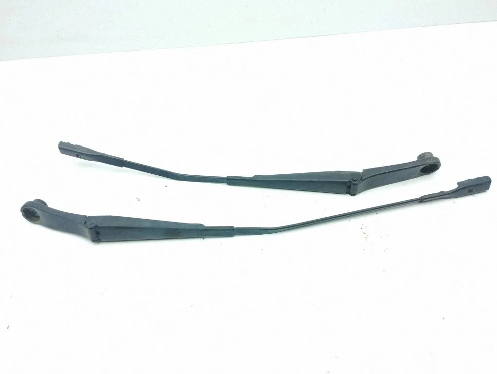 Windshield/front glass wiper blade