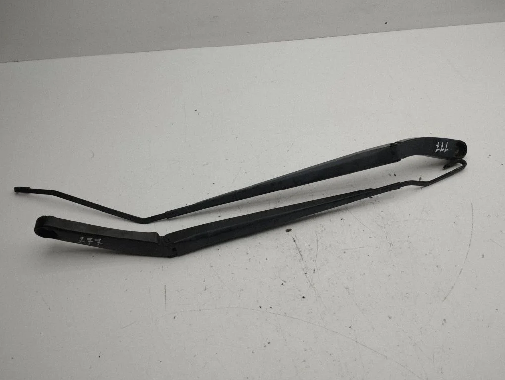 Windshield/front glass wiper blade 24030777
