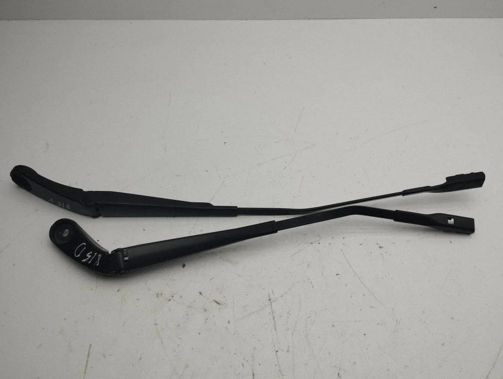 Windshield/front glass wiper blade 82C955408