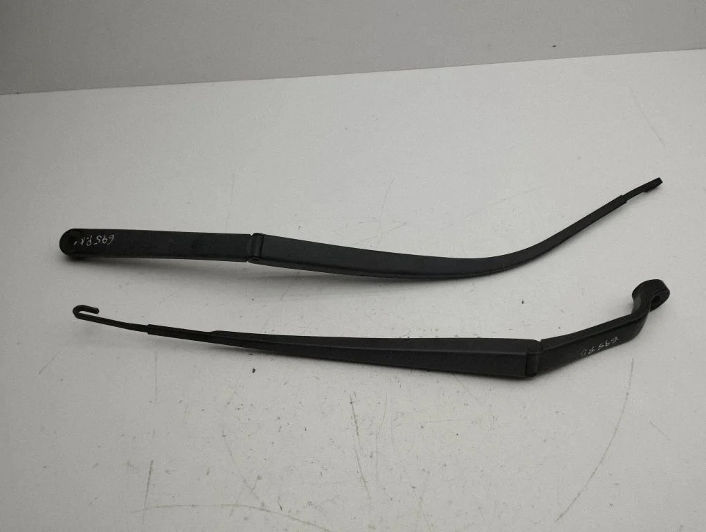 Windshield/front glass wiper blade