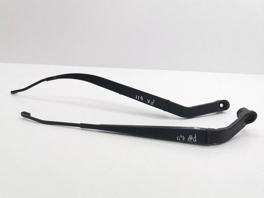 Windshield/front glass wiper blade