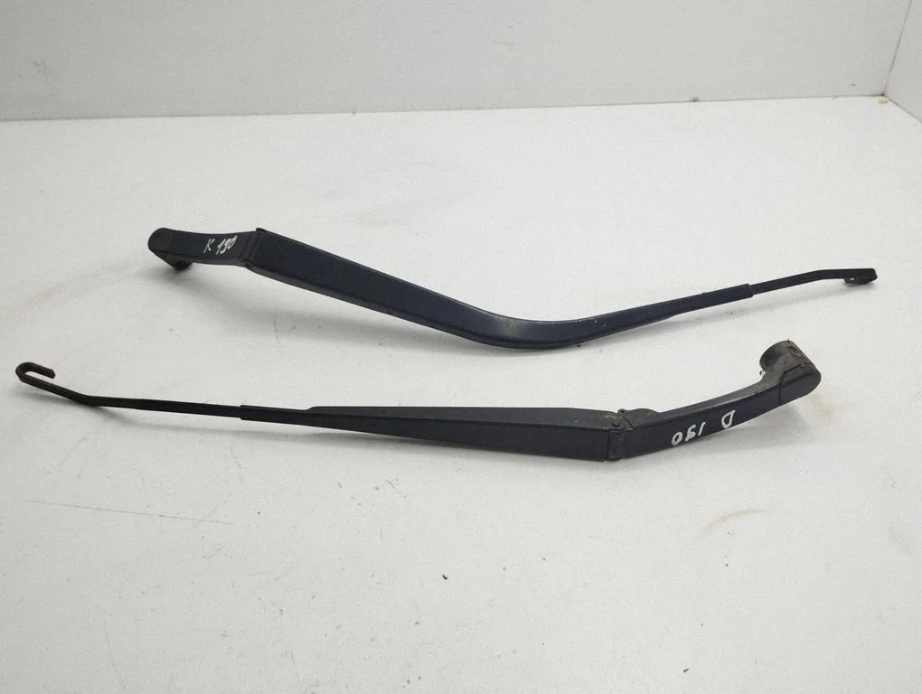 Windshield/front glass wiper blade
