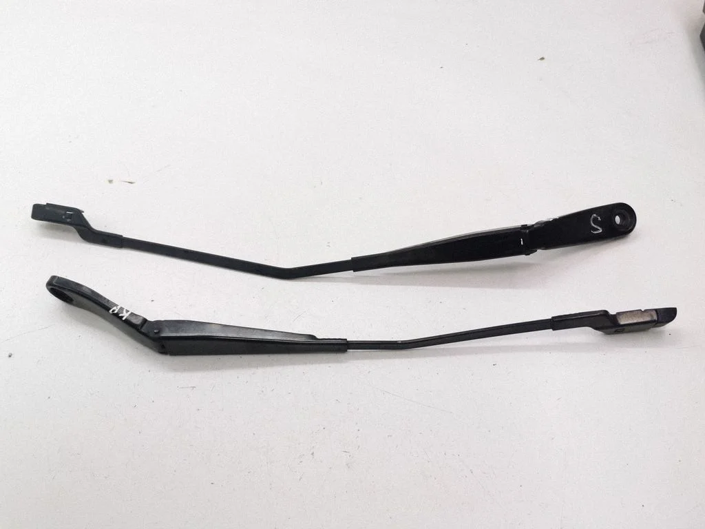 Windshield/front glass wiper blade 30753525