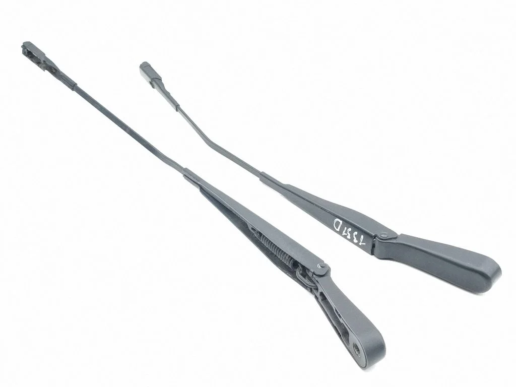 Front wiper blade arm – Toyota Prius (XW30) (2009-2015)