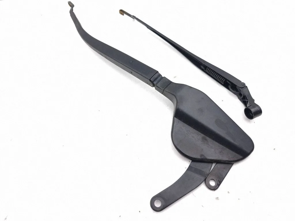 Front wiper blade arm – Toyota Prius (XW30) (2009-2015)