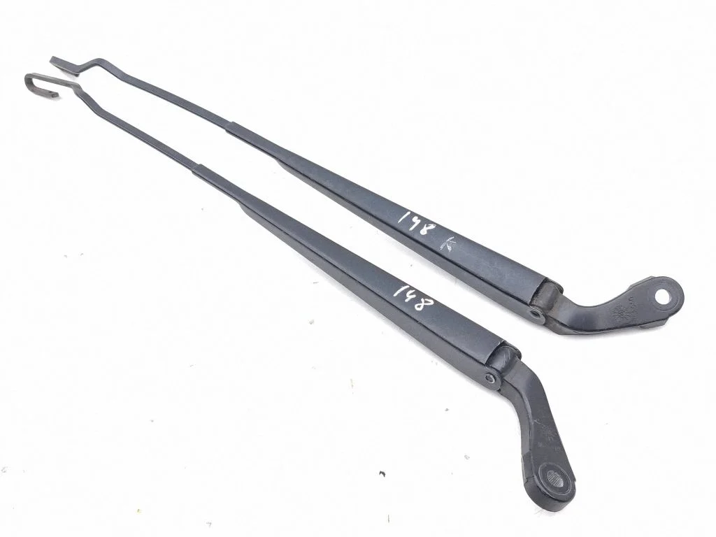 Front wiper blade arm 23109769