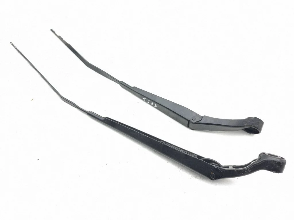 Front wiper blade arm 8Y2955408