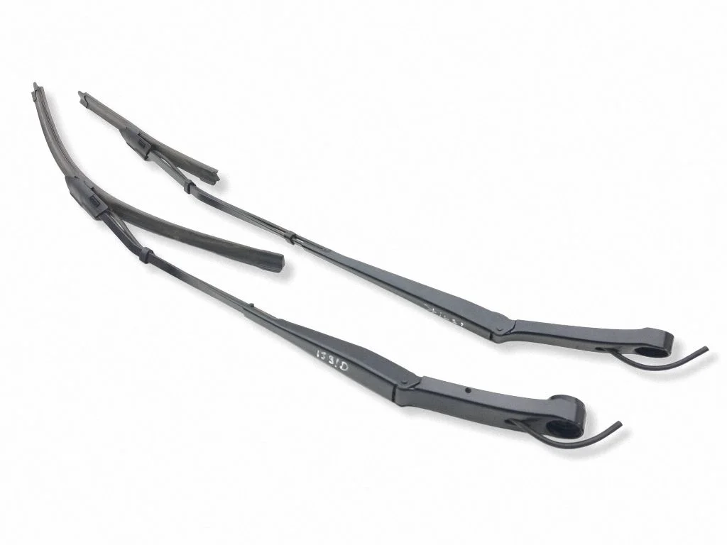 Front wiper blade arm