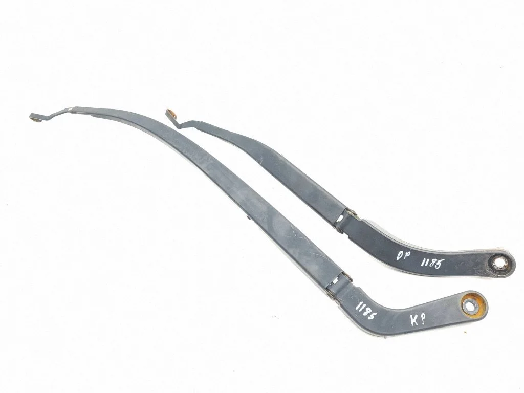 Front wiper blade arm 2422T1