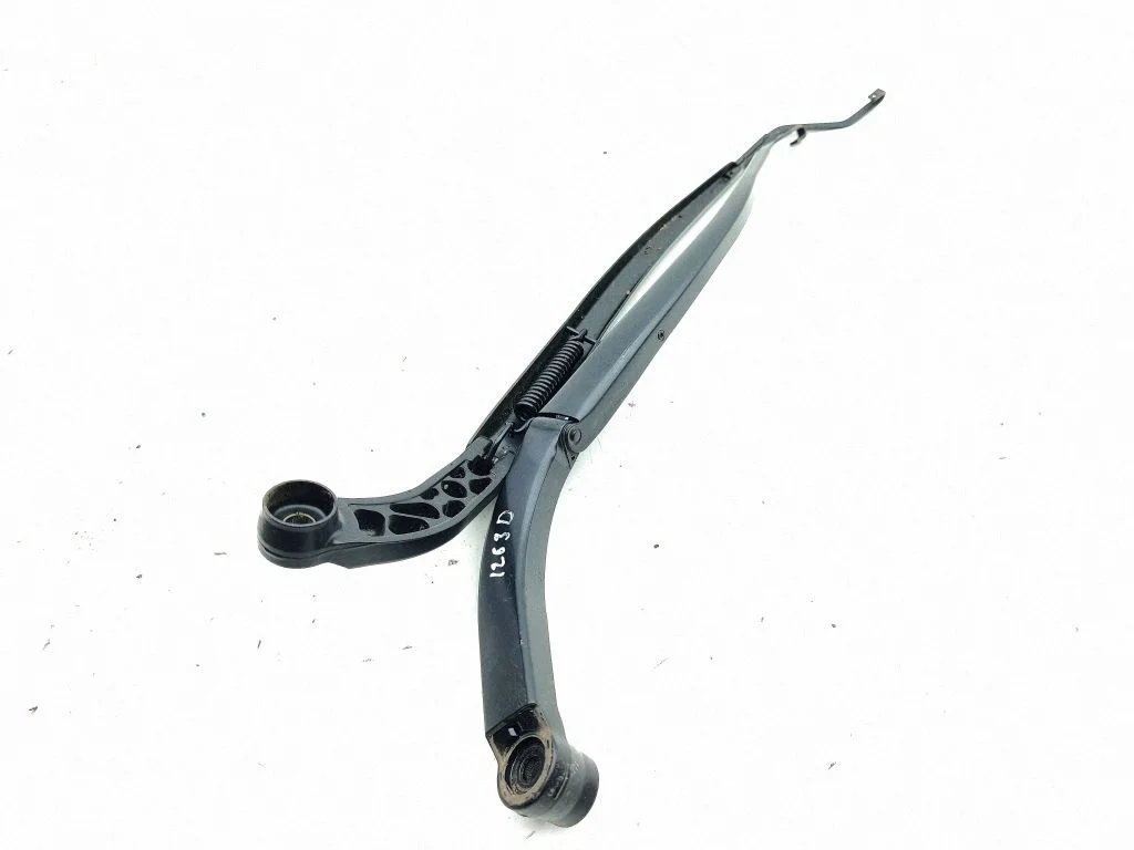 Front wiper blade arm