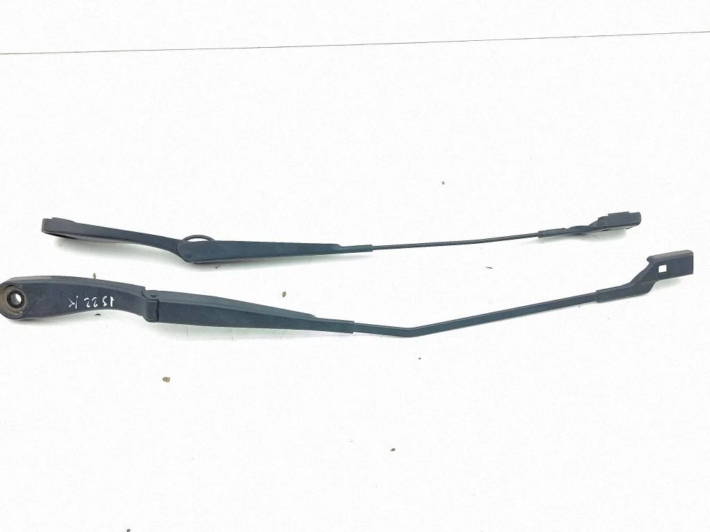 Front wiper blade arm LJ8B17526BA
