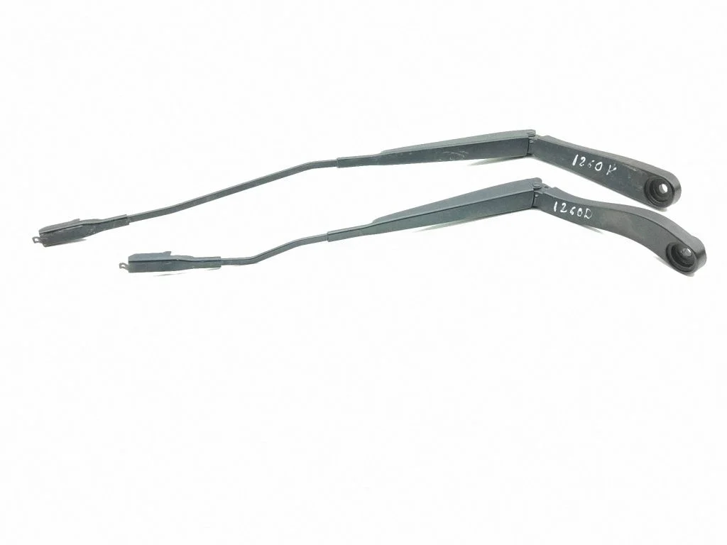 Front wiper blade arm LV4B17526AC